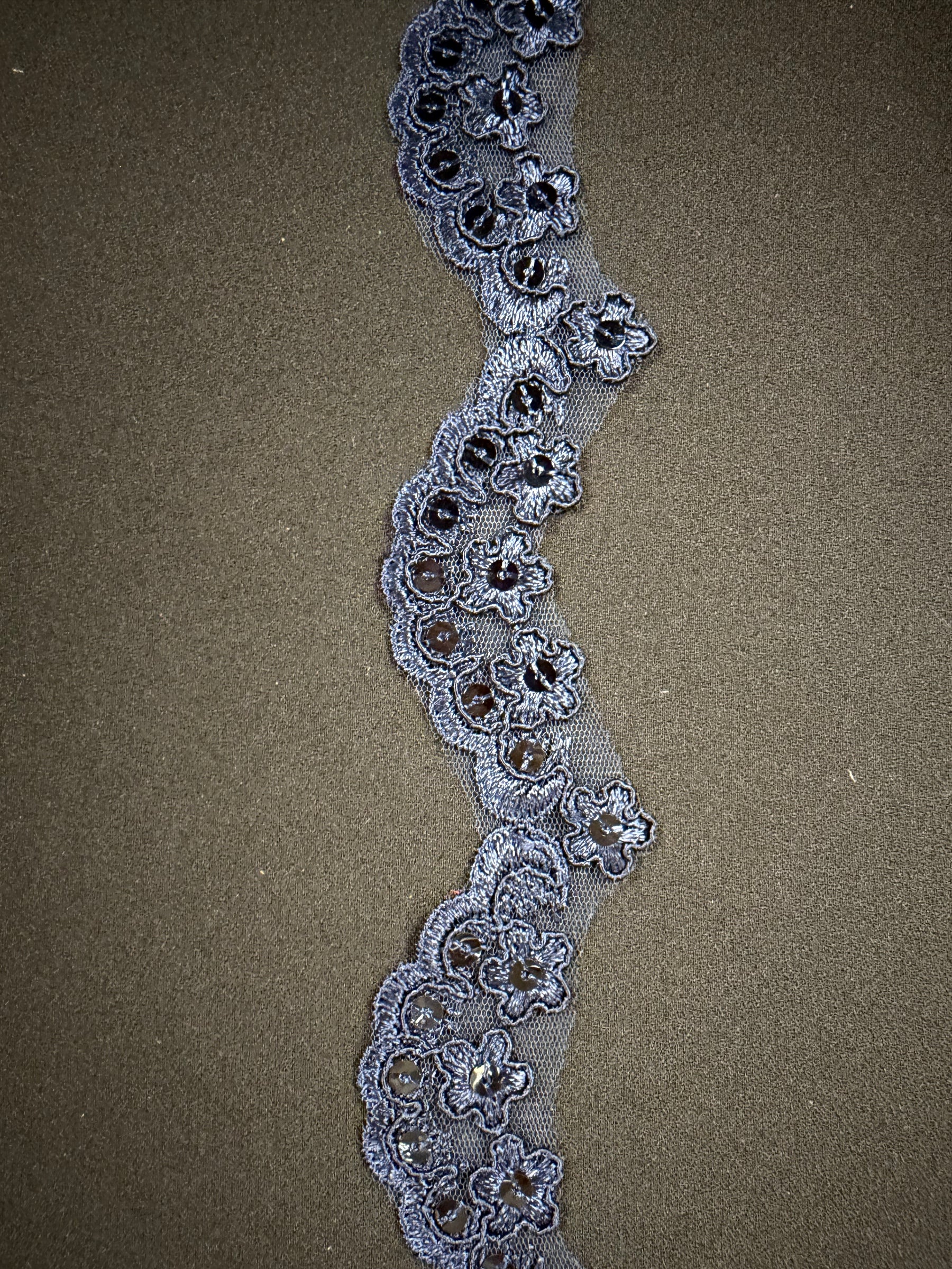 Bordure à paillettes torsadée bleu marine - T713