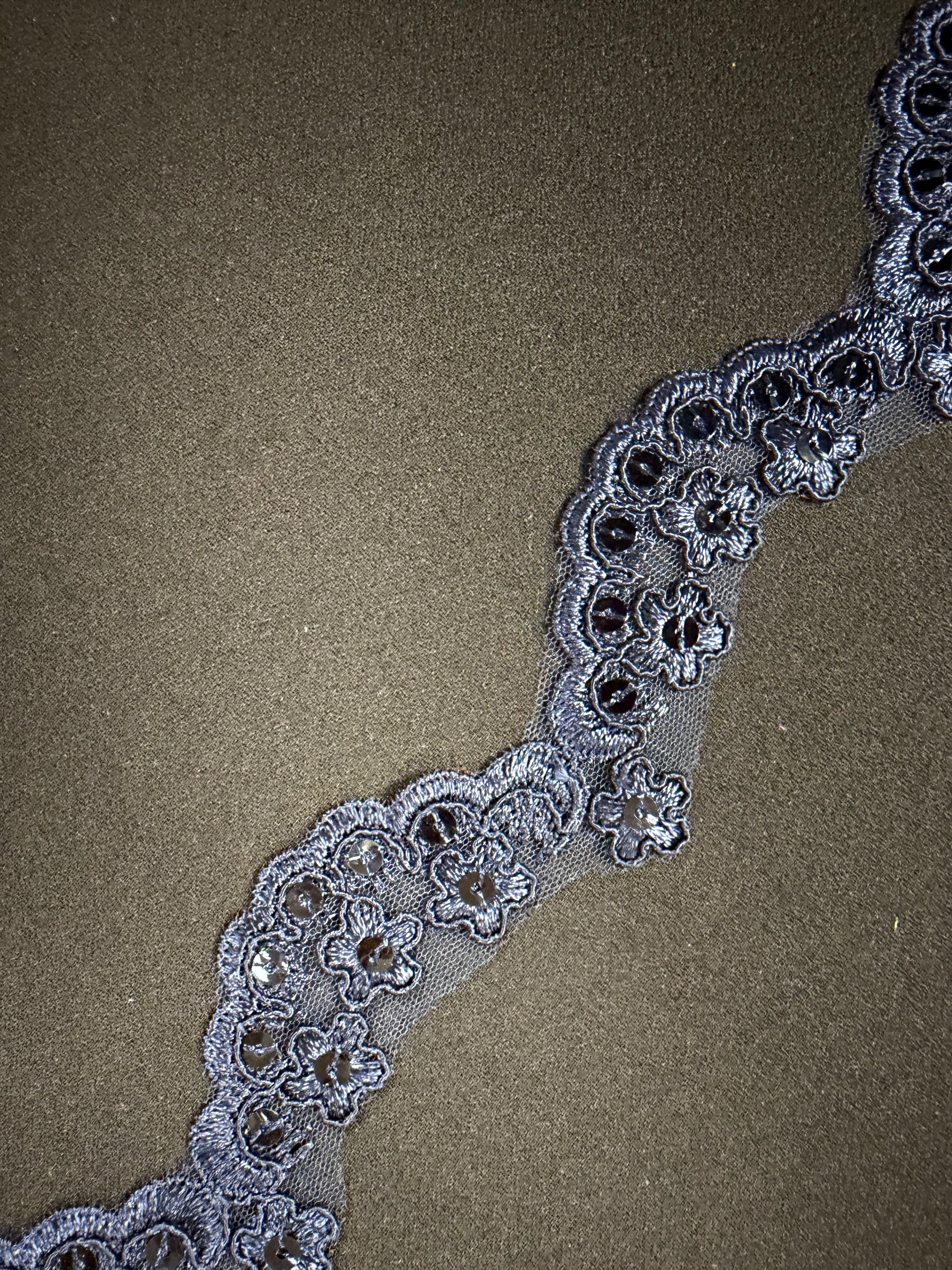 Bordure à paillettes torsadée bleu marine - T713