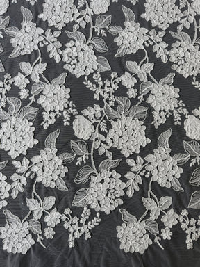 Dentelle brodée avec cordon ivoire italien - Paisley