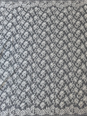 Dentelle Chantilly ivoire - P204