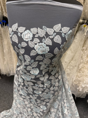 Dentelle brodée argent et bleu - EB5042