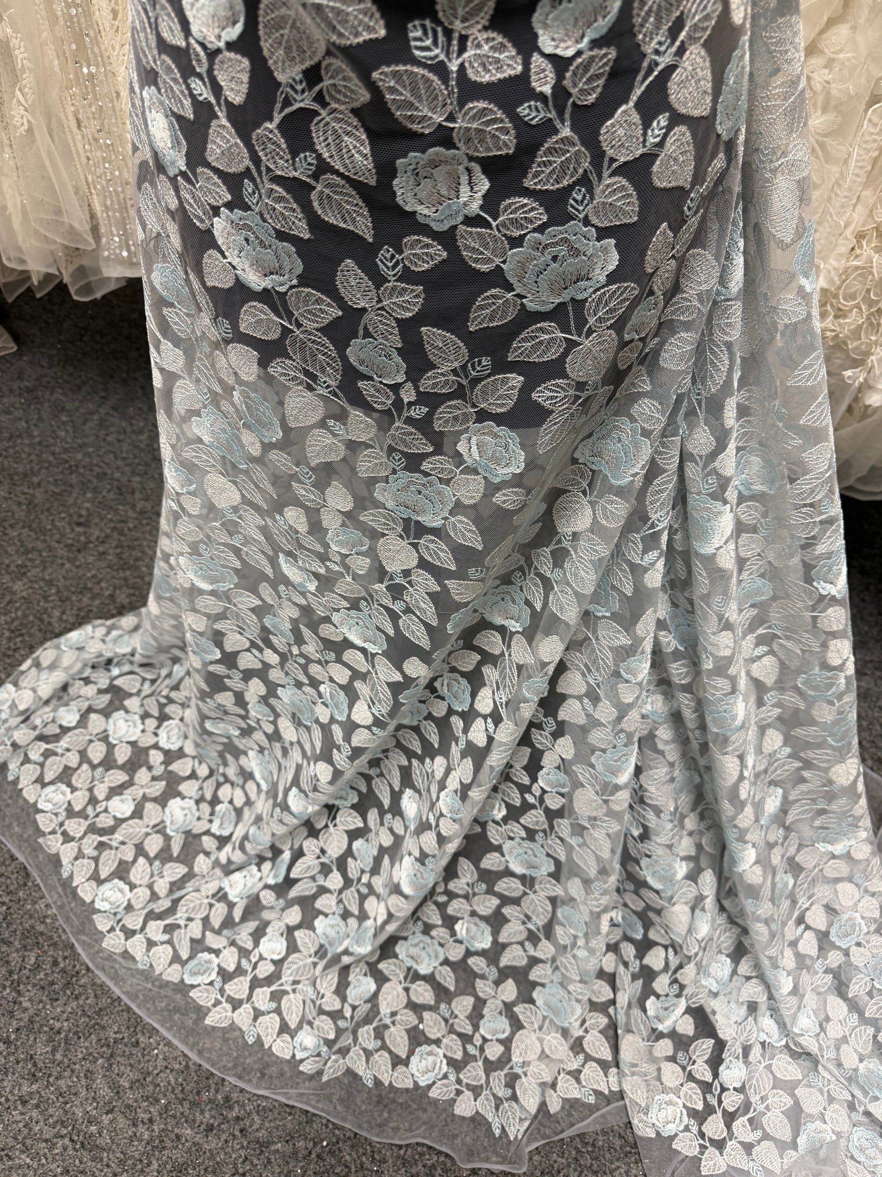 Dentelle brodée argent et bleu - EB5042