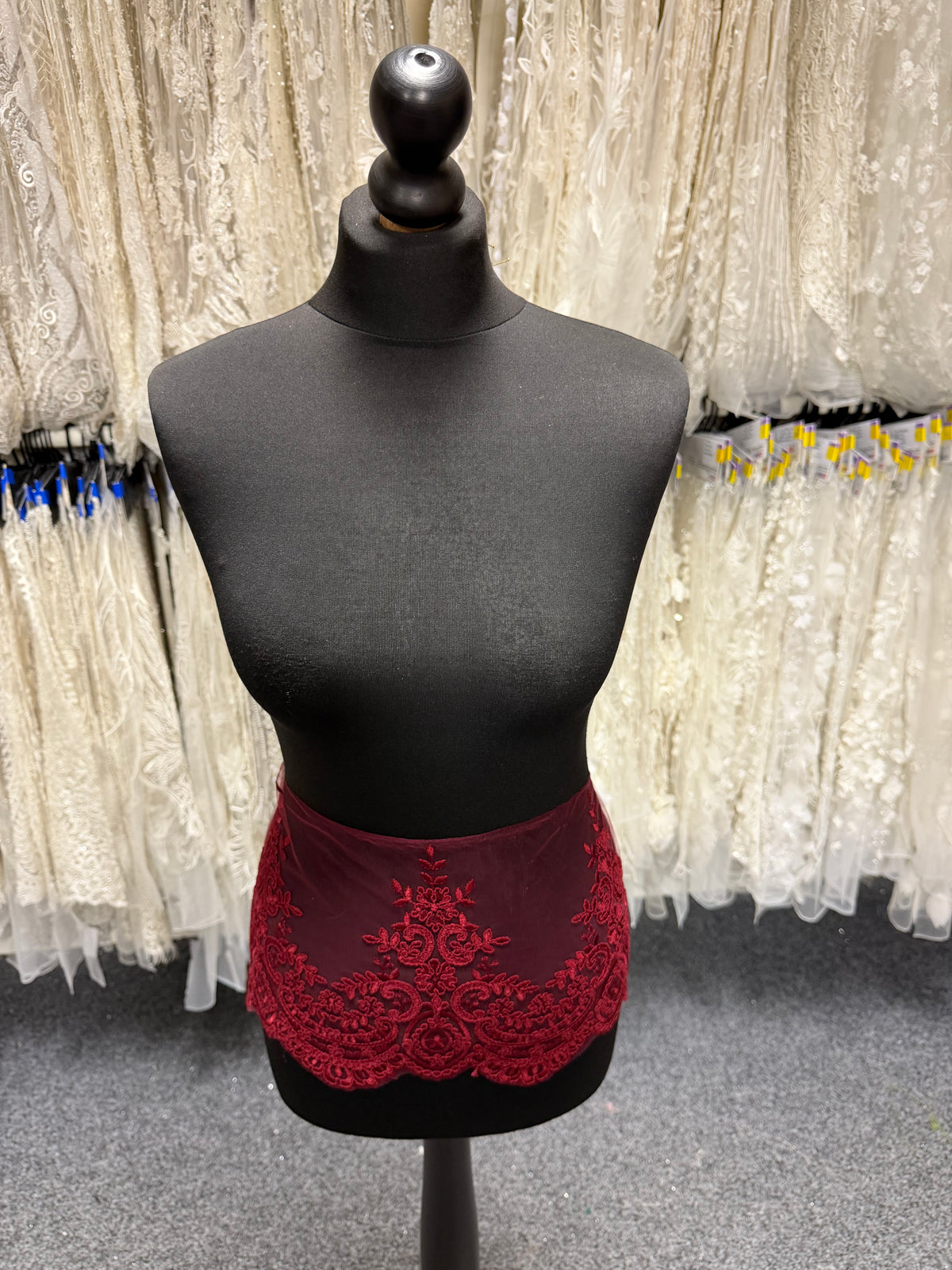 Passementerie en dentelle cordée - Couleur vin - T623