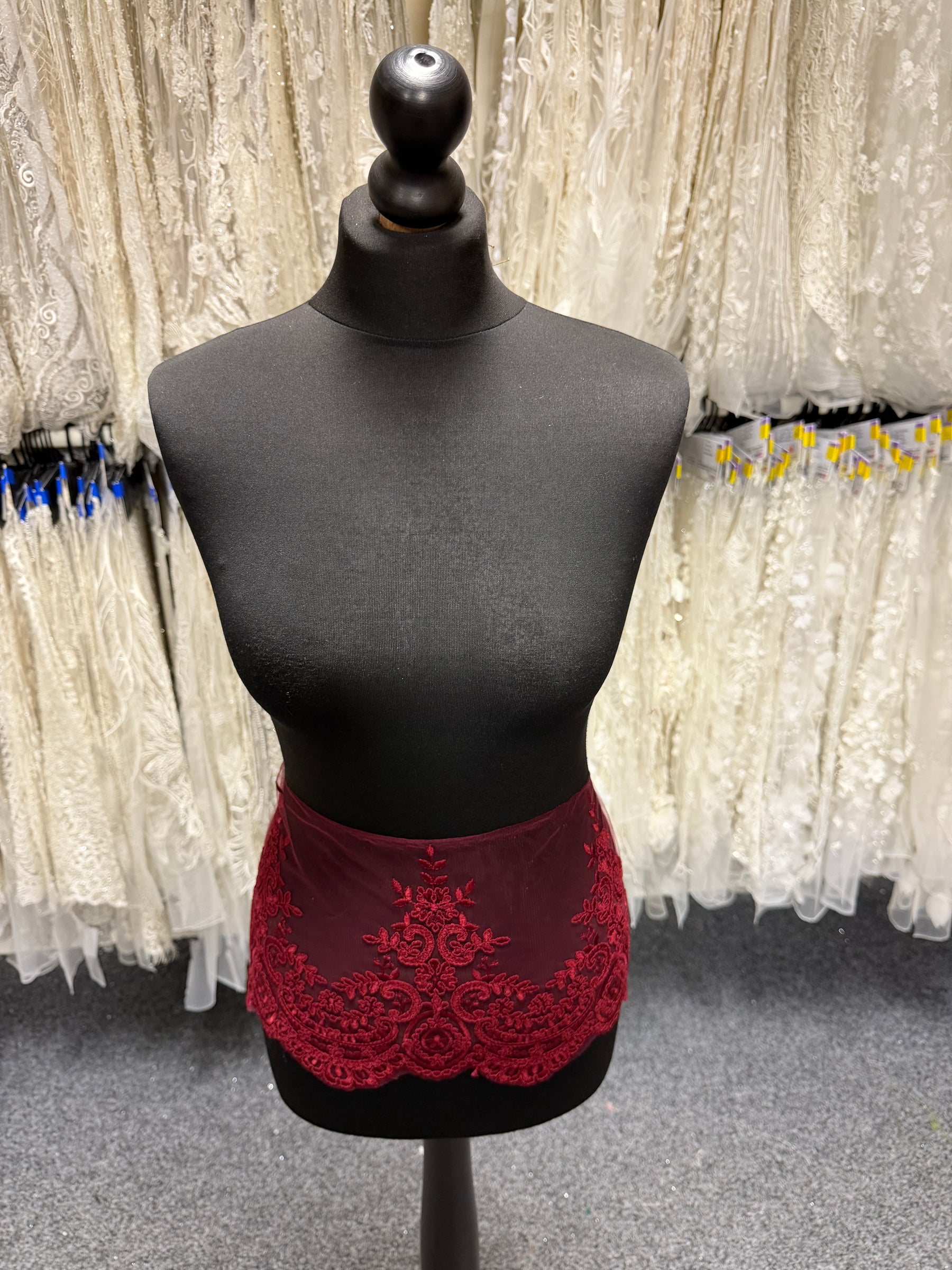 Passementerie en dentelle cordée - Couleur vin - T623