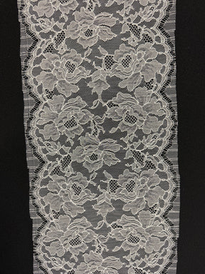 Bordure en dentelle française ivoire - T555