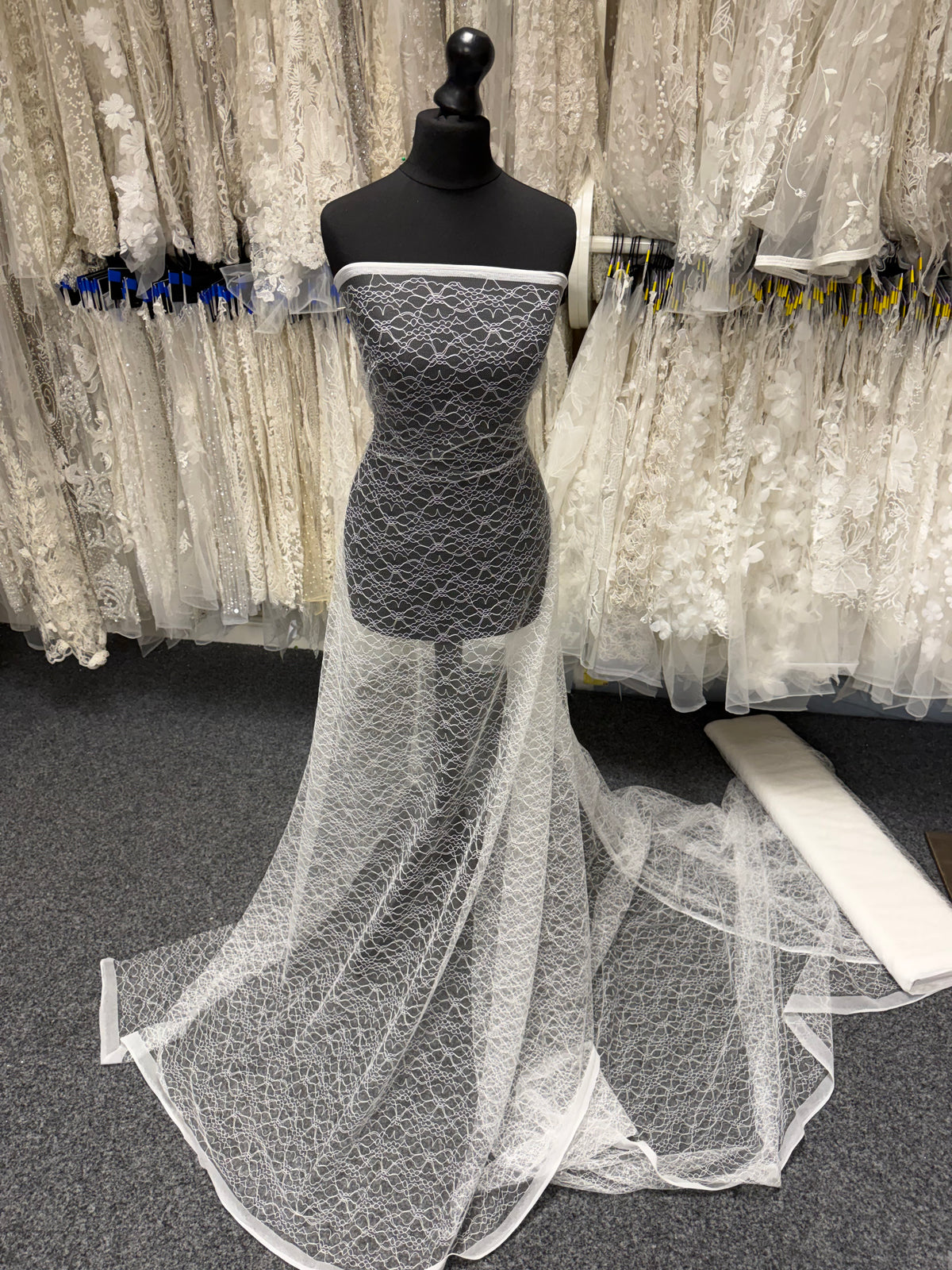 Tulle brodé ivoire clair - EB5030