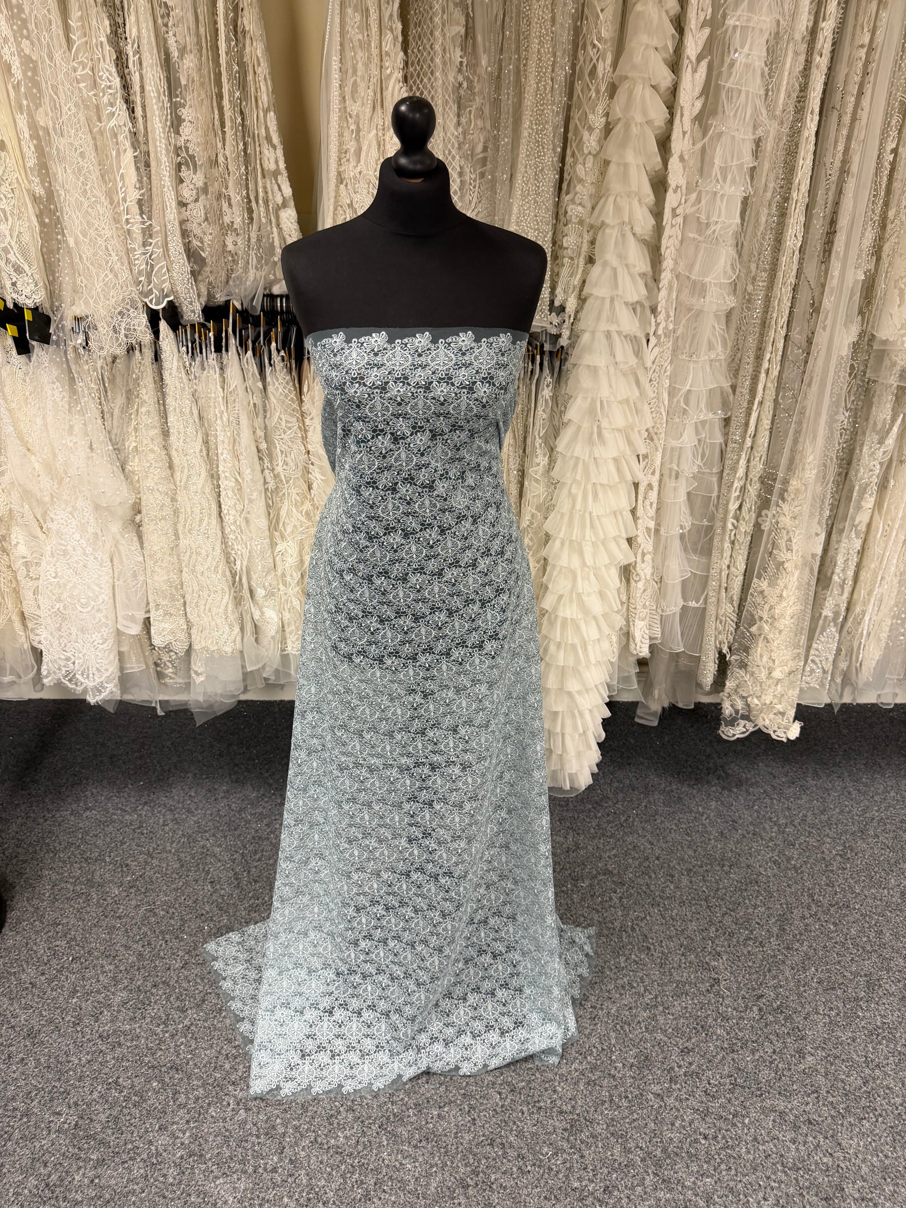 Dentelle brodée couleur œuf de canard - EB5010