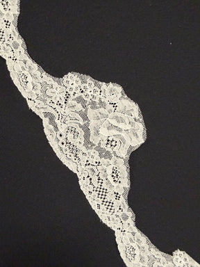 Bordure en dentelle d'Alençon ivoire - T559