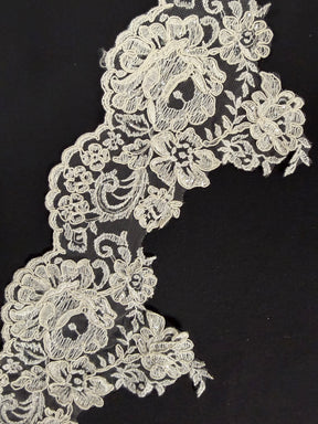 Dentelle perlée ivoire - T393