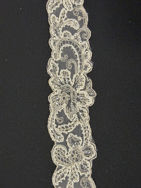 Bordure à perles et sequins ivoire/argent - T643