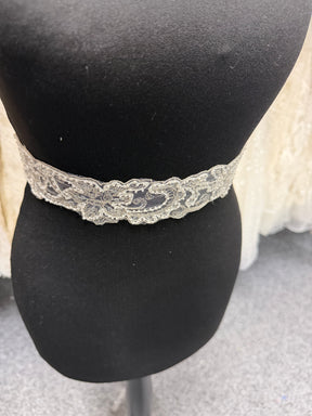 Bordure à perles et sequins ivoire/argent - T643