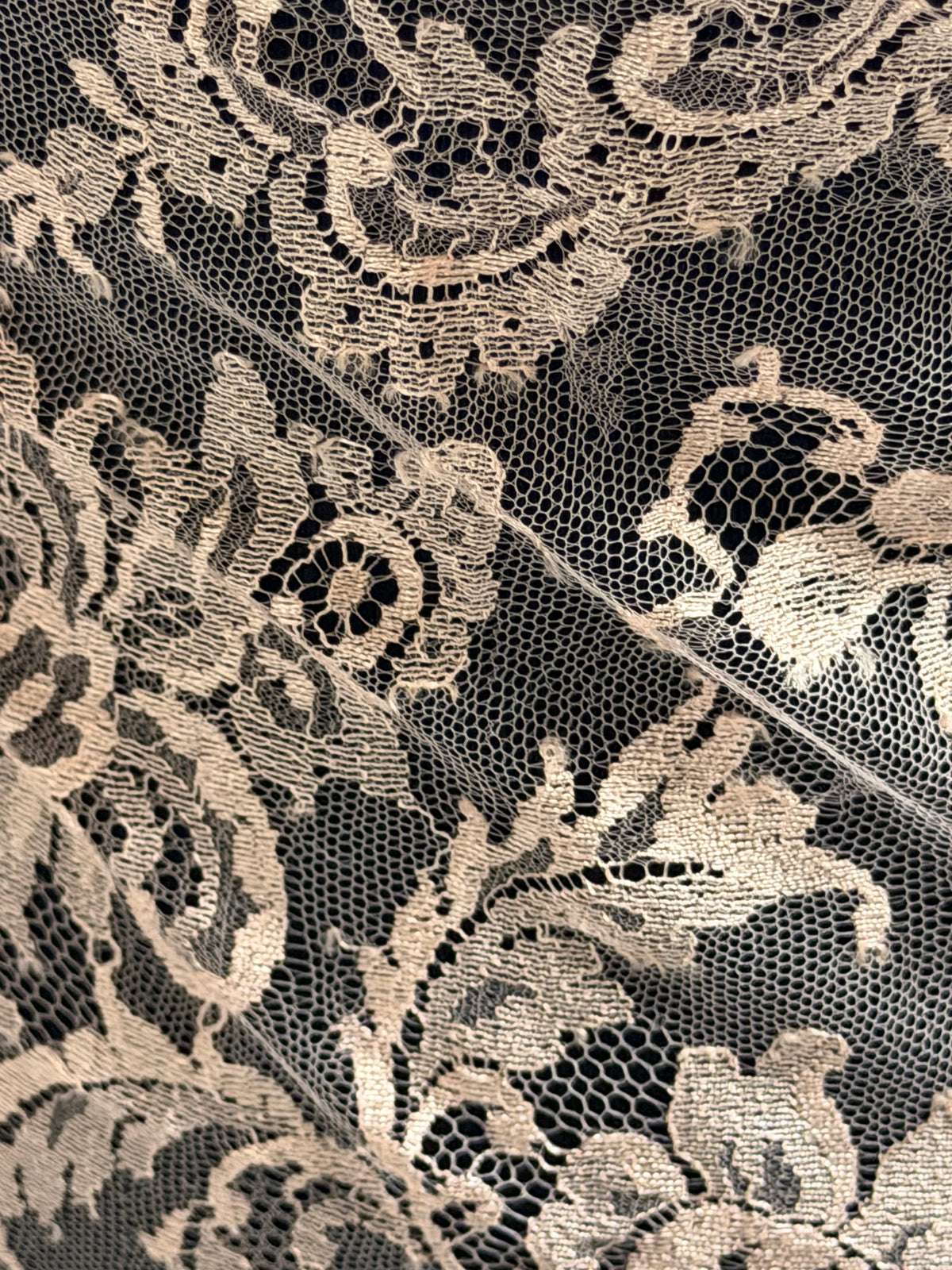 Dentelle de Chantilly Rose - P165