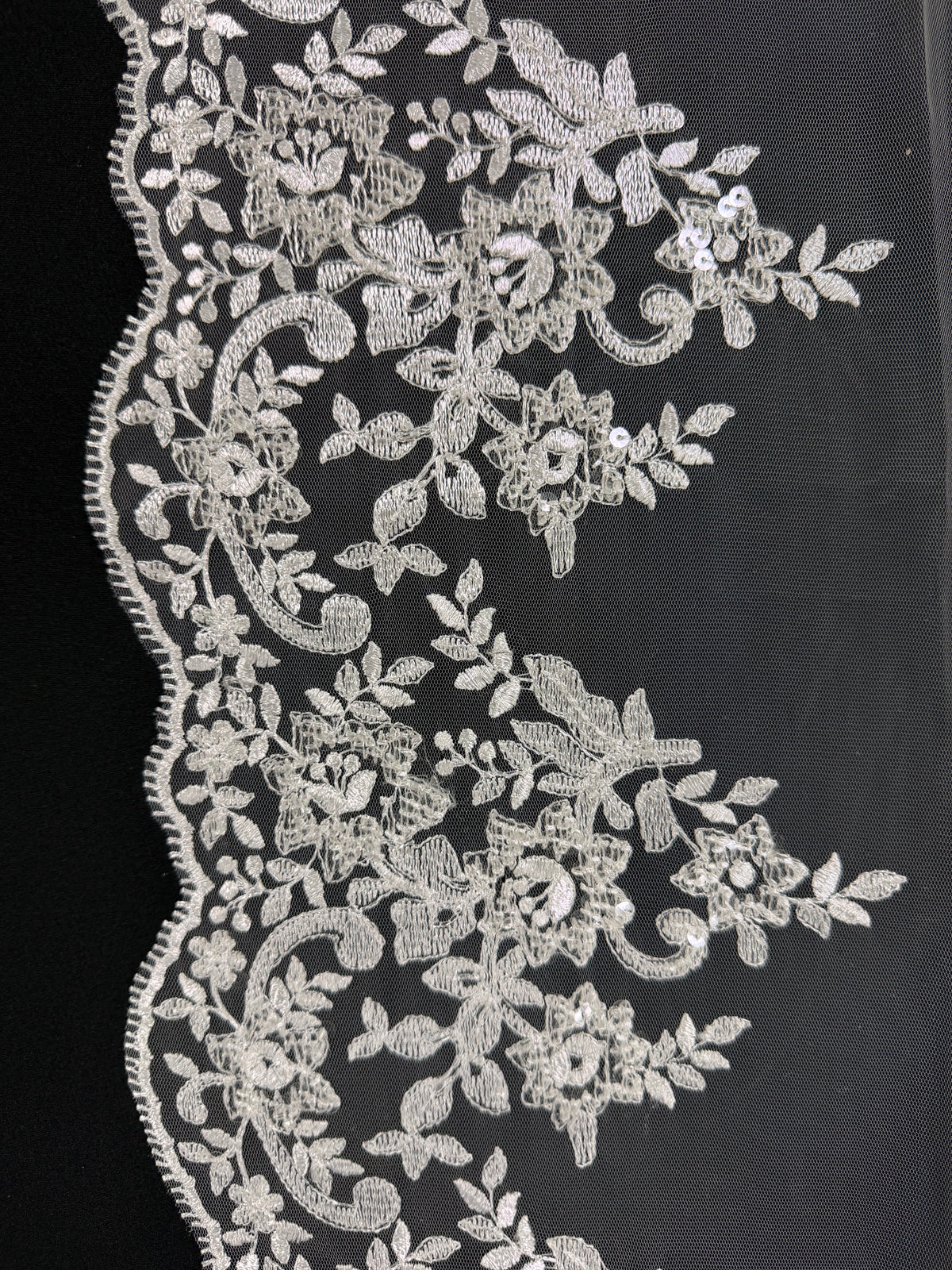 Garniture à sequins ivoire - T661