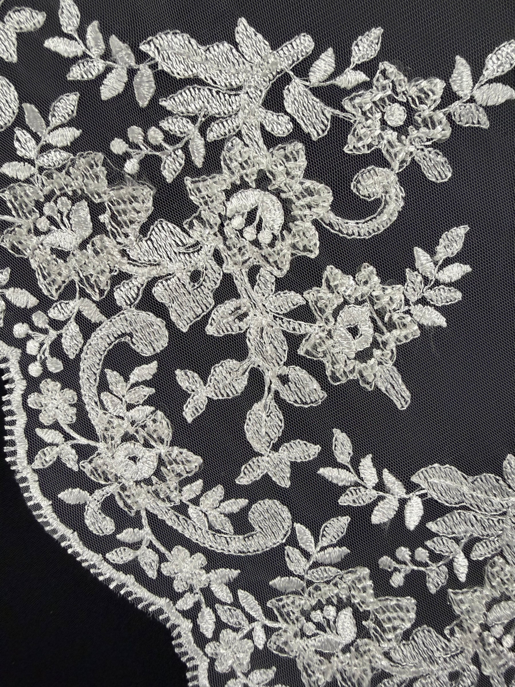 Garniture à sequins ivoire - T661