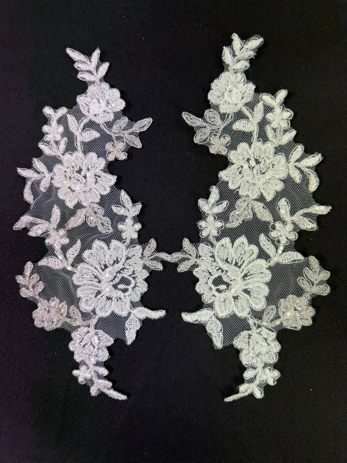 Appliques en dentelle perlée ivoire - T63