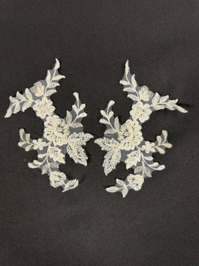 Appliques en dentelle perlée ivoire - T507