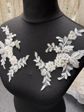Appliques en dentelle perlée ivoire - T507
