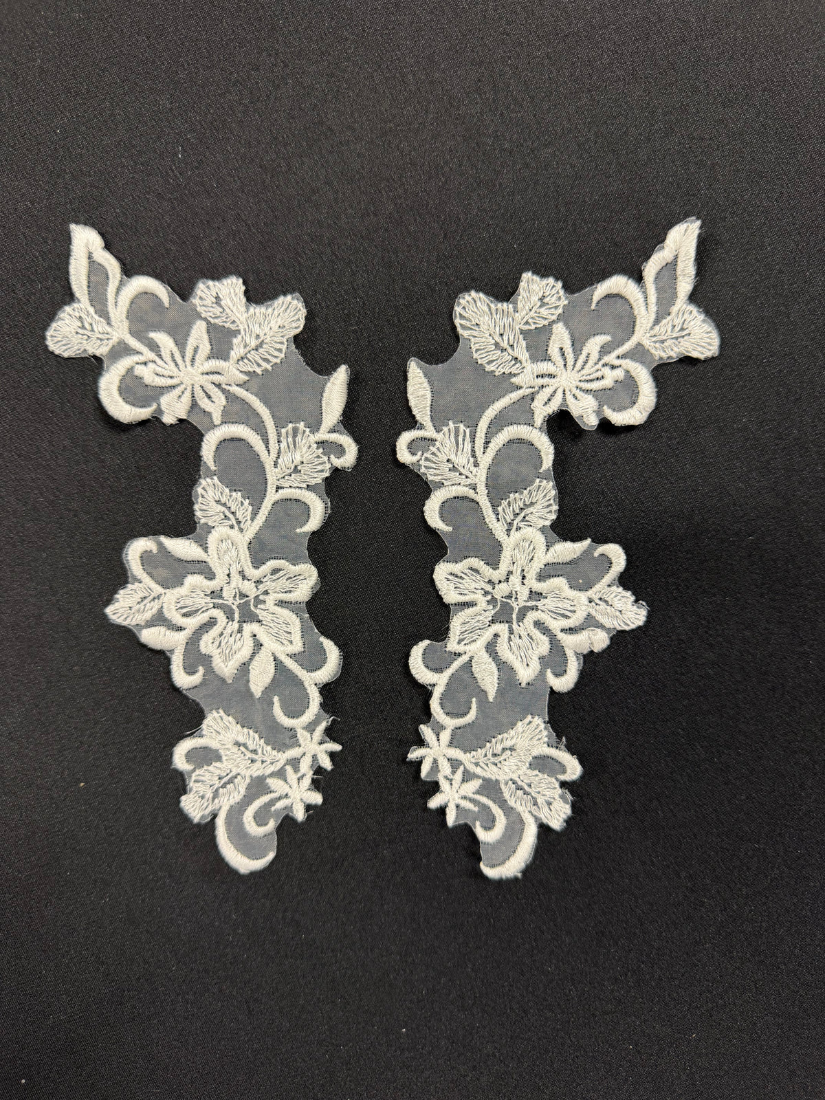 Applications en dentelle d'organza ivoire - T108