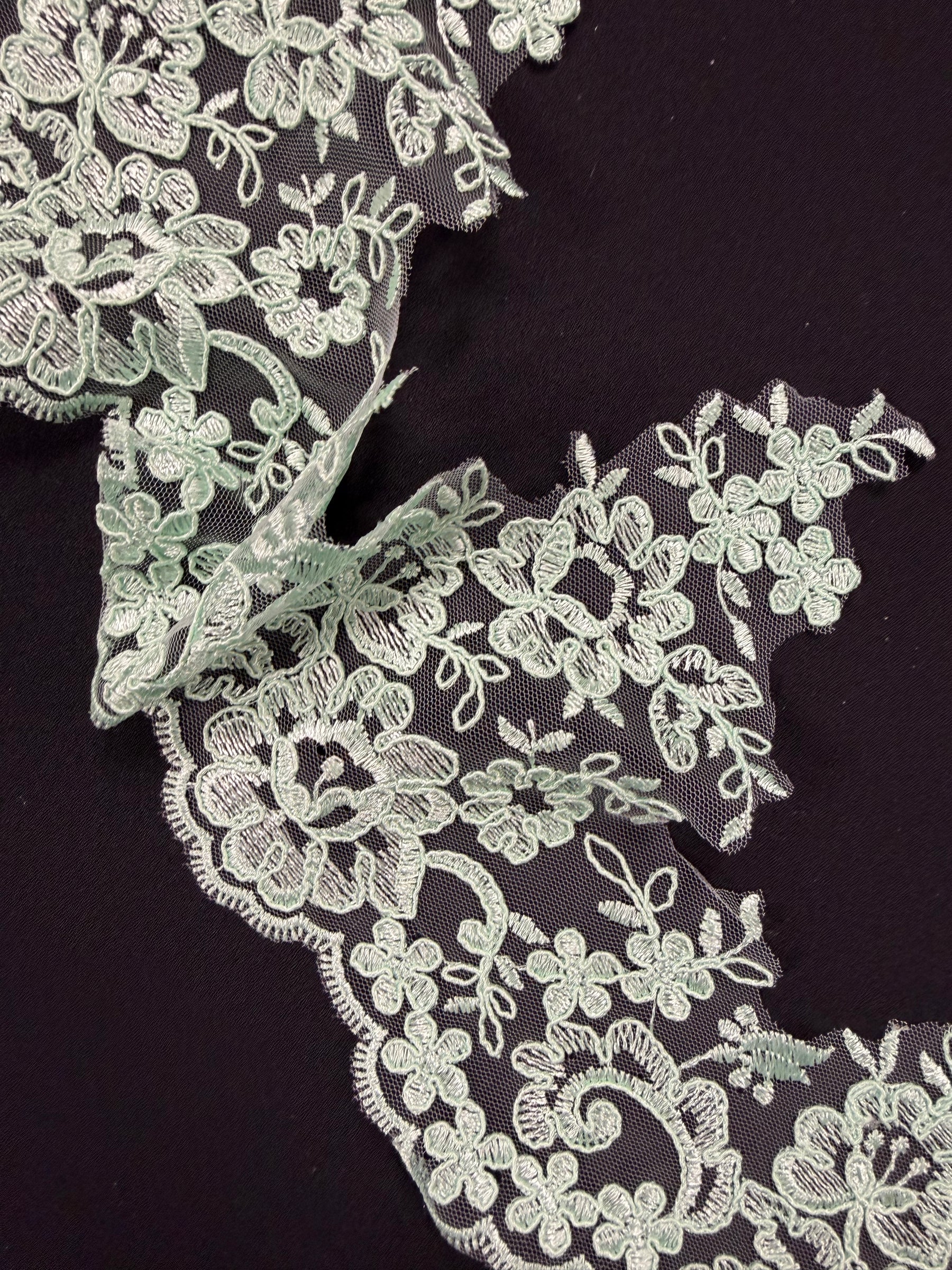 Garniture en dentelle cordée aqua - T660