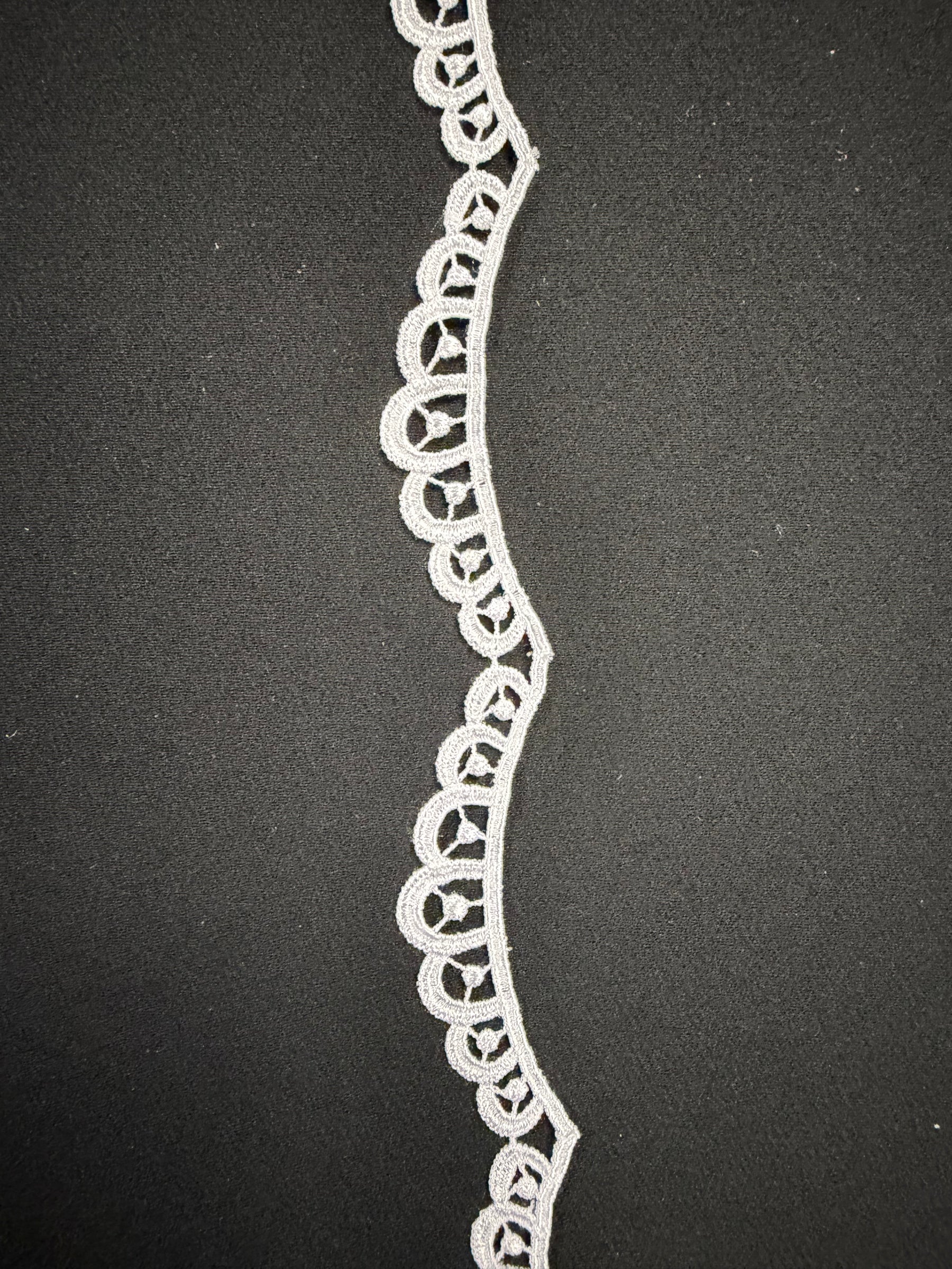 Garniture en guipure blanche - T641