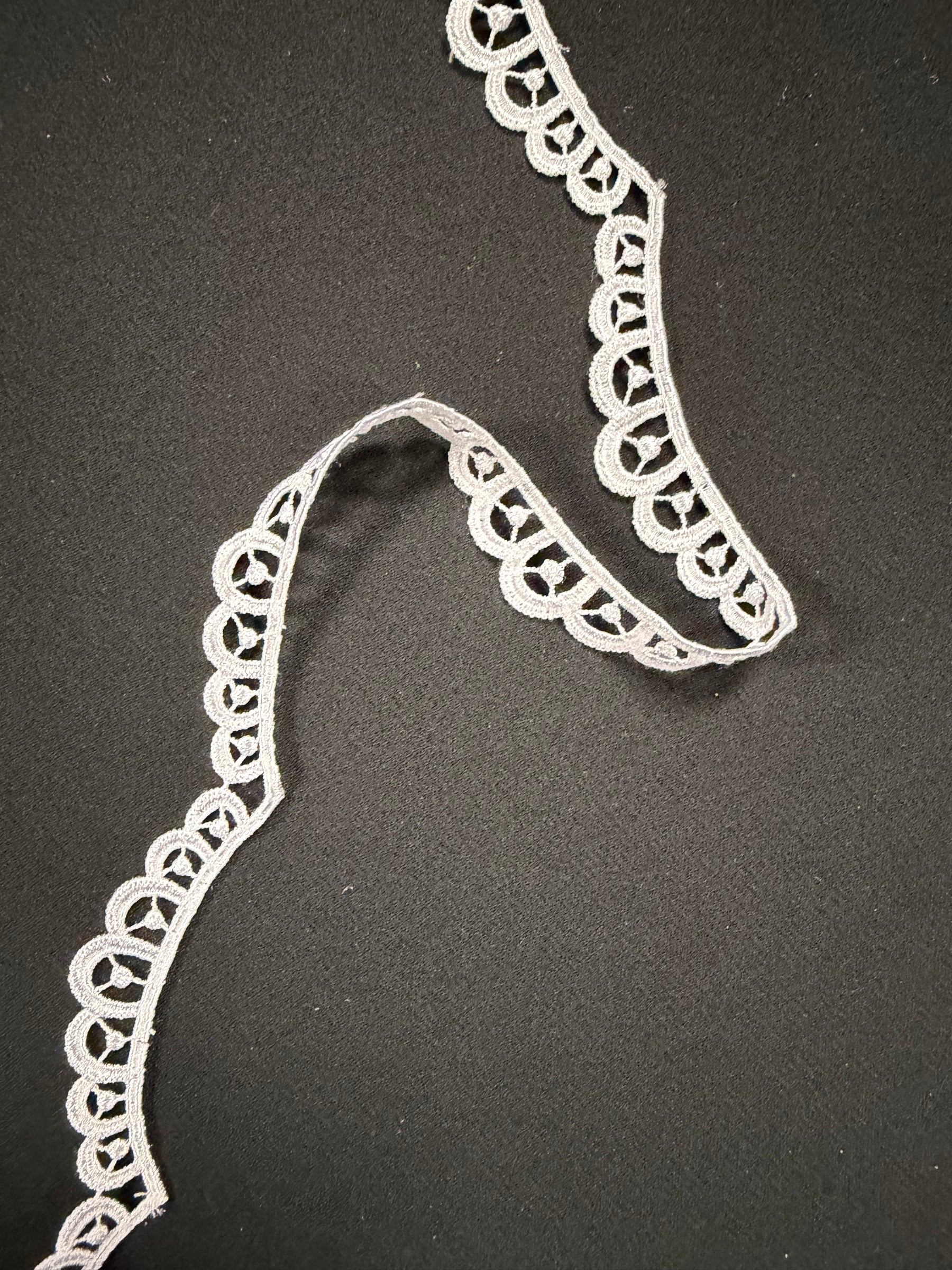 Garniture en guipure blanche - T641