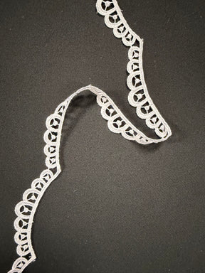 Garniture en guipure blanche - T641
