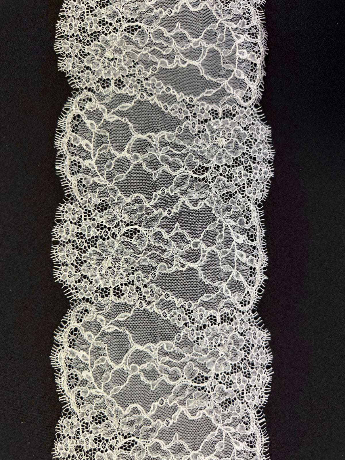 Garniture en dentelle à paillettes blanche - T786