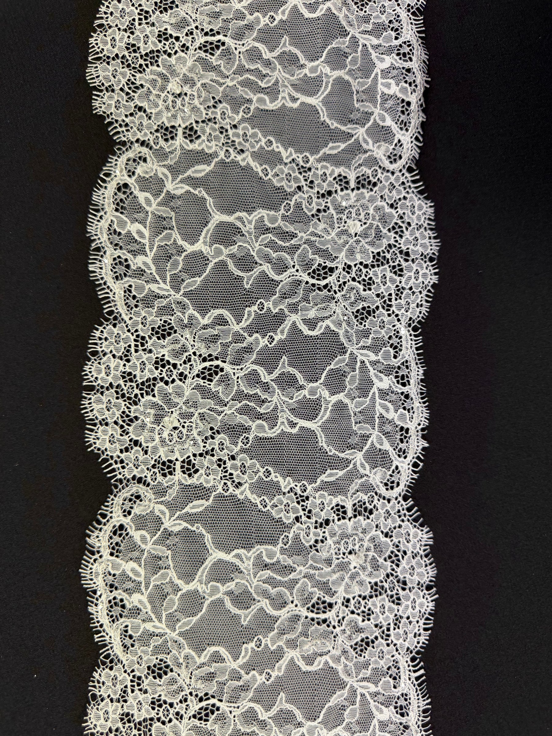 Garniture en dentelle à paillettes blanche - T786