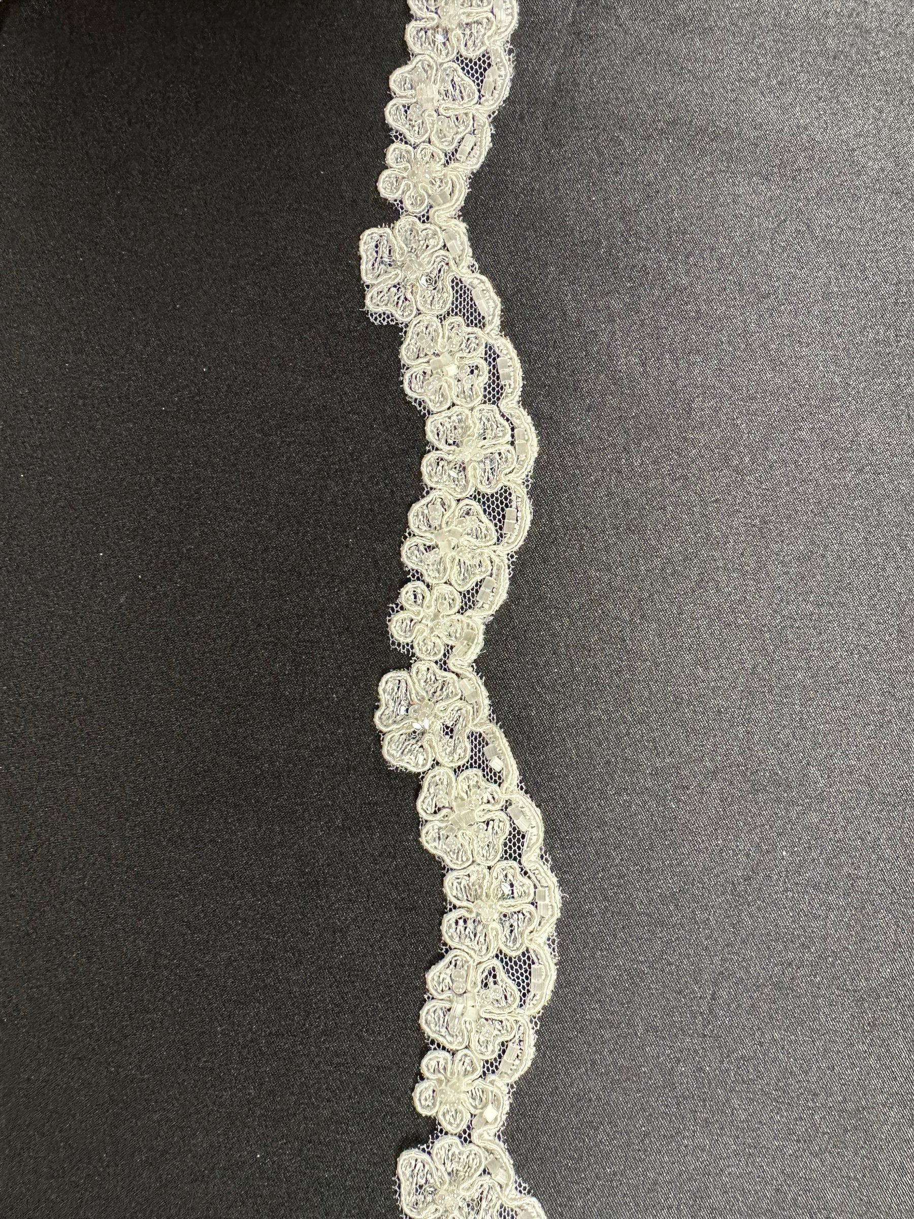Bordure en dentelle ivoire perlée et cordée - Nimble