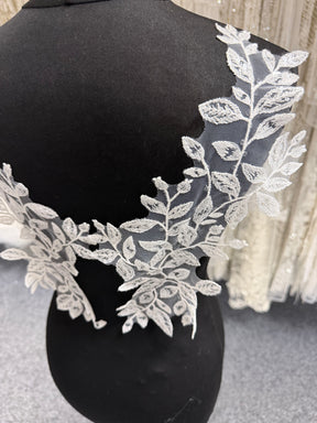 Appliques en dentelle brodée de sequins ivoire - MT6005