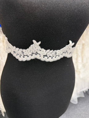 Bordure en dentelle festonnée ivoire - T662