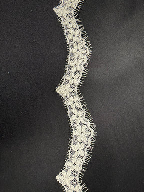 Bordure en dentelle cordée ivoire - T683