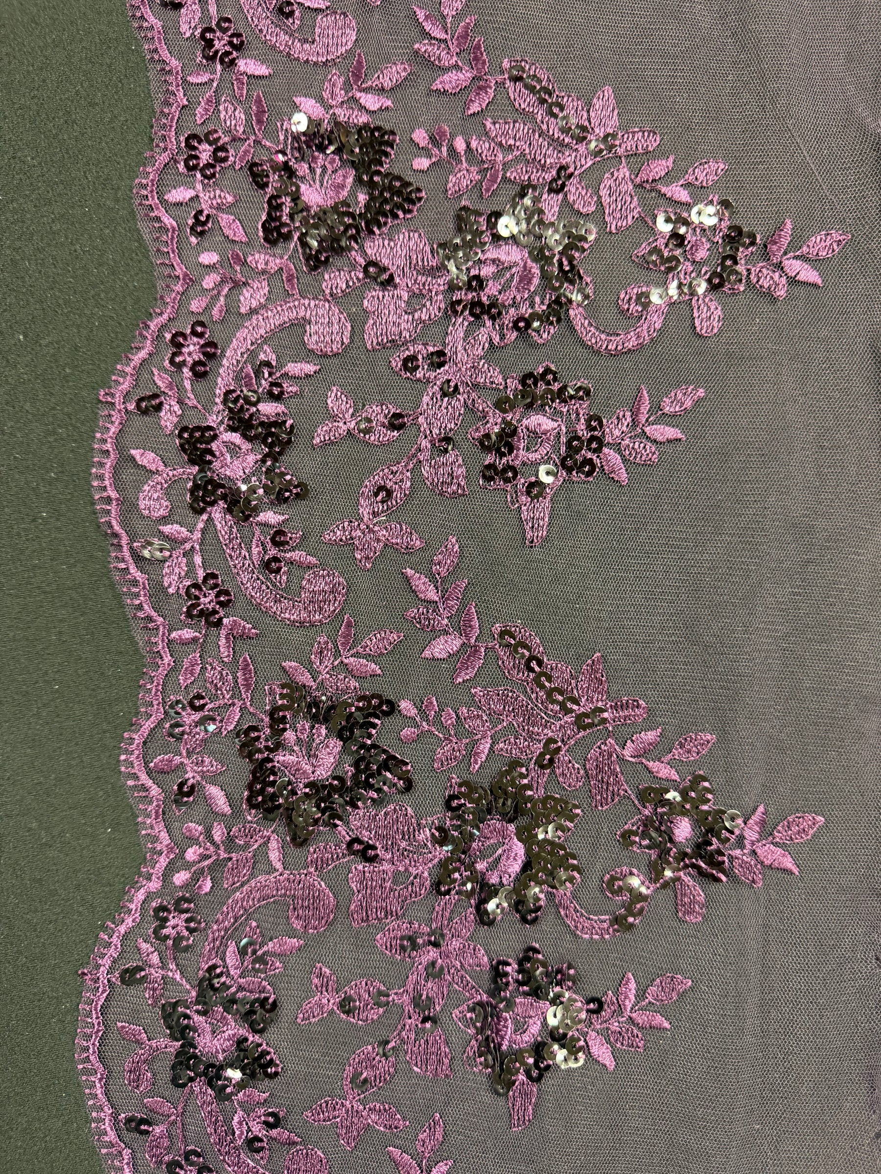 Garniture à sequins prune - T661