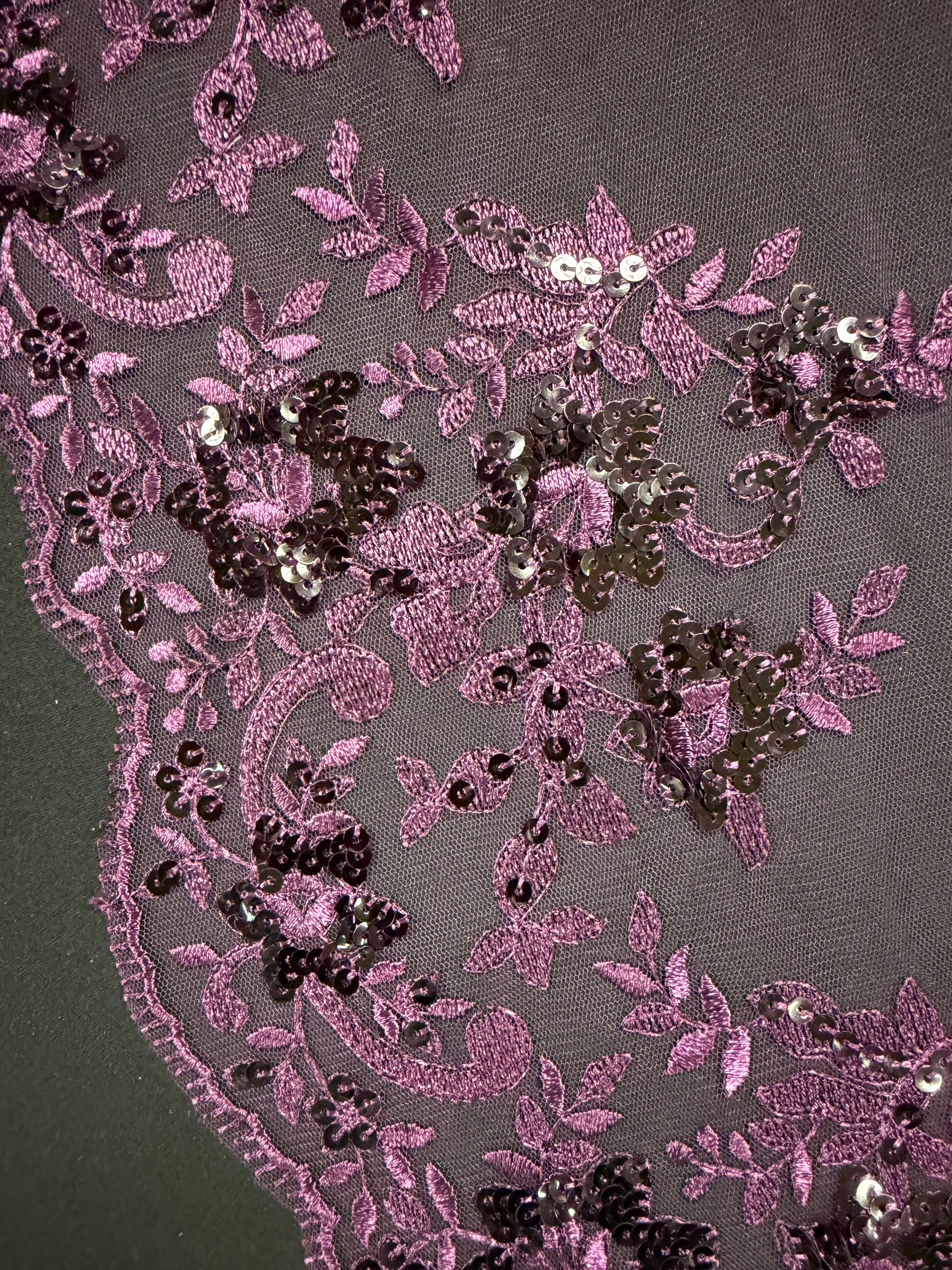 Garniture à sequins prune - T661