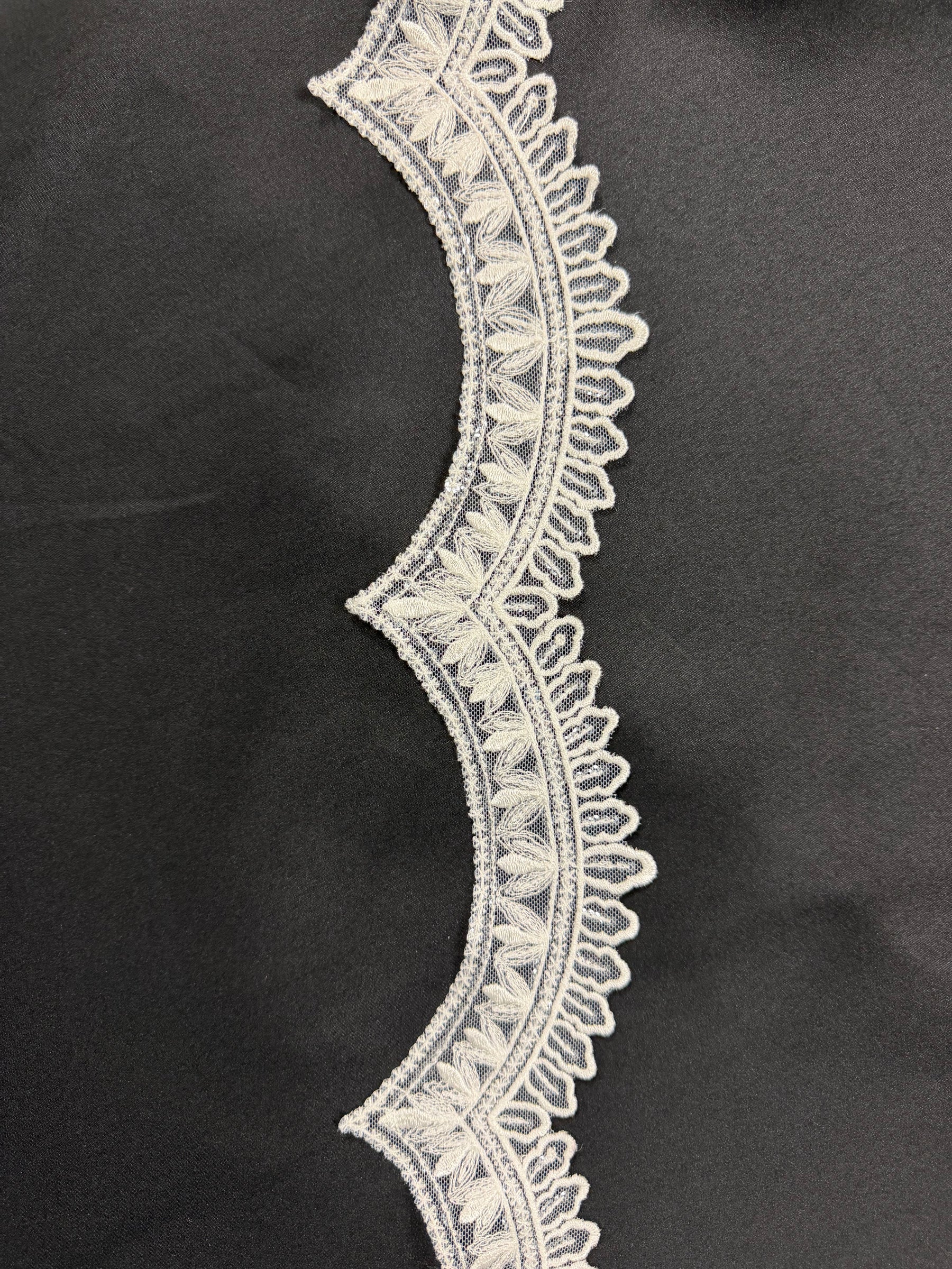 Galon de dentelle à sequins ivoire - T931