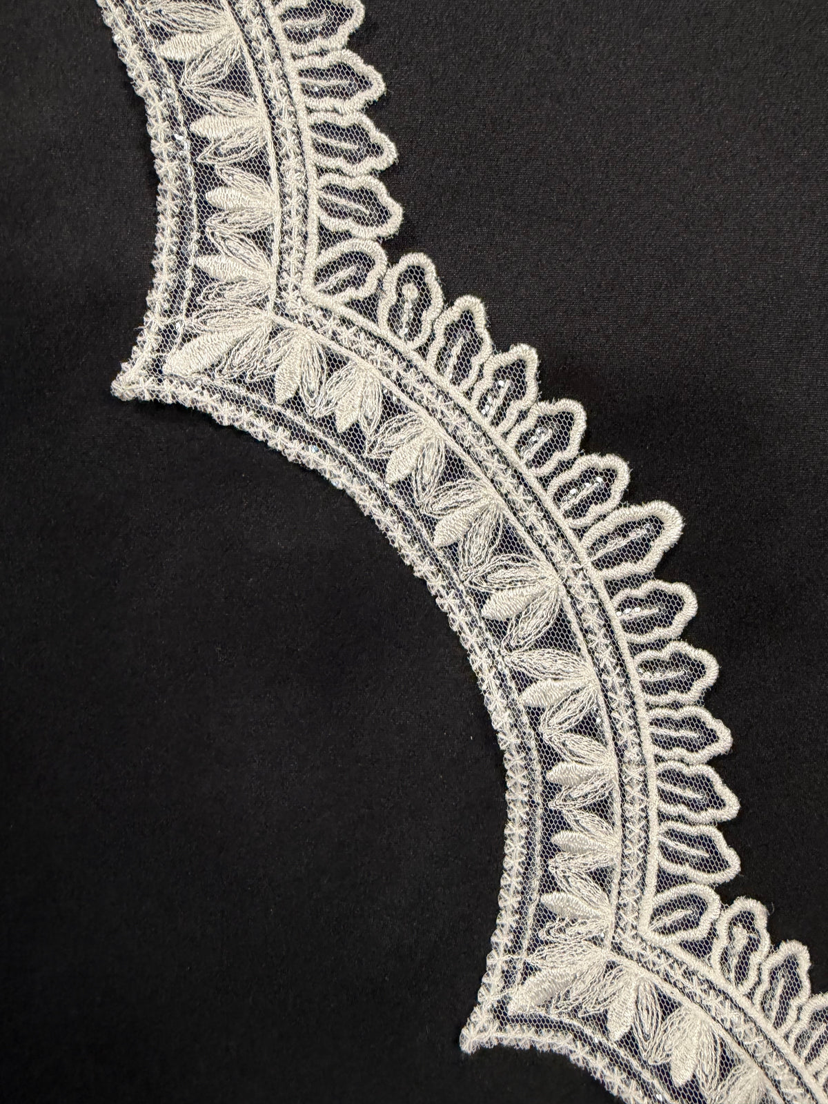 Galon de dentelle à sequins ivoire - T931