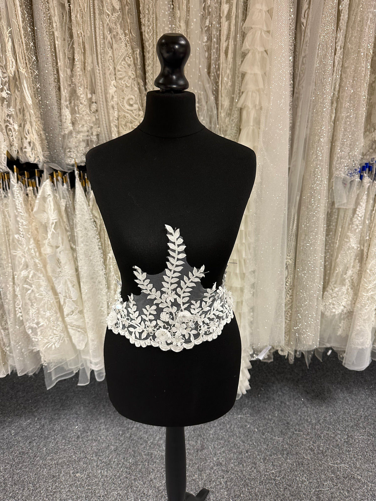 Bordure en dentelle laser ivoire - T 1011 (CF)