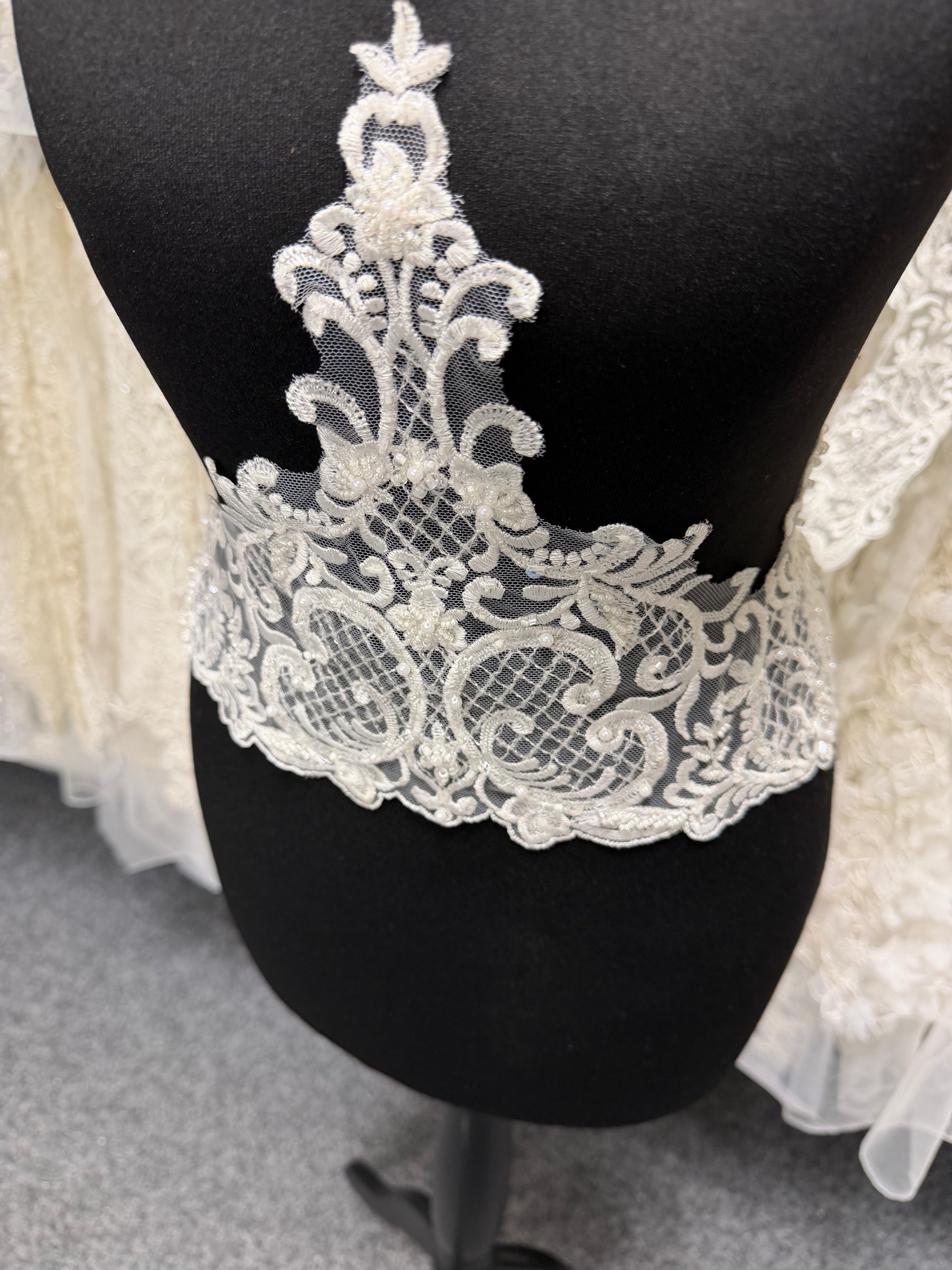 Galon de dentelle perlée ivoire - T839
