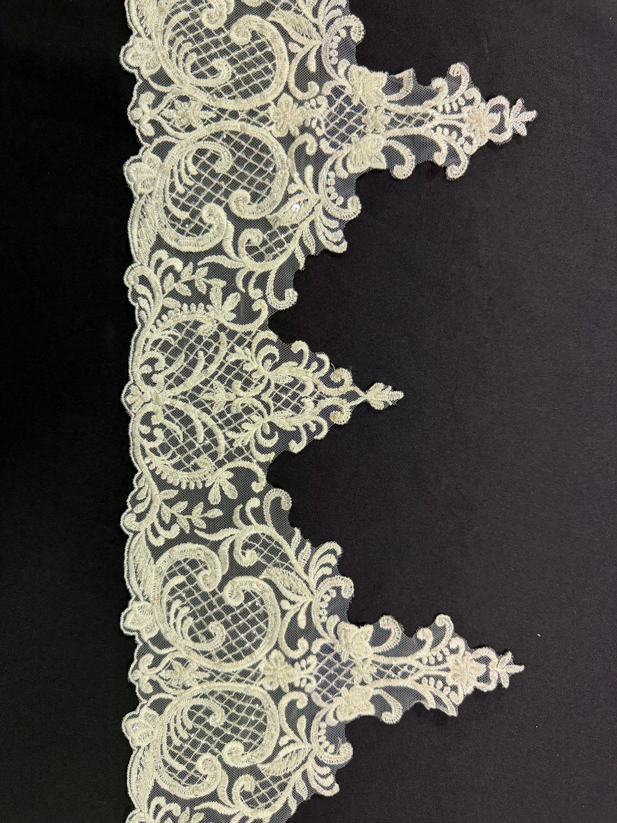 Galon de dentelle perlée ivoire - T839