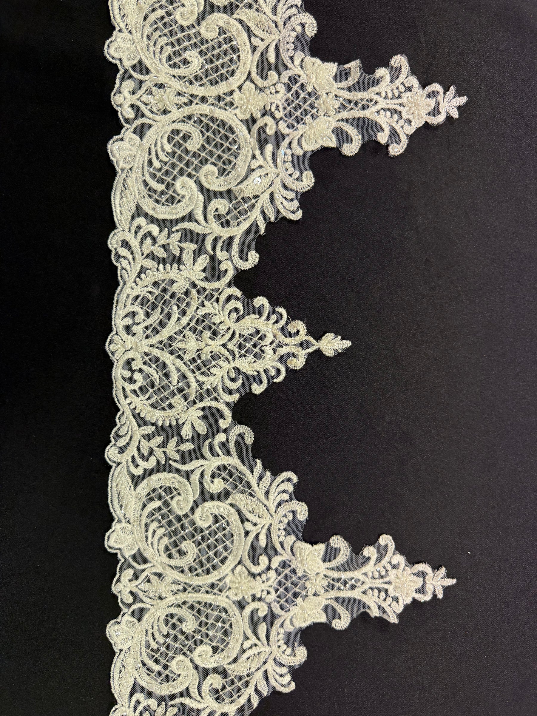 Galon de dentelle perlée ivoire - T839