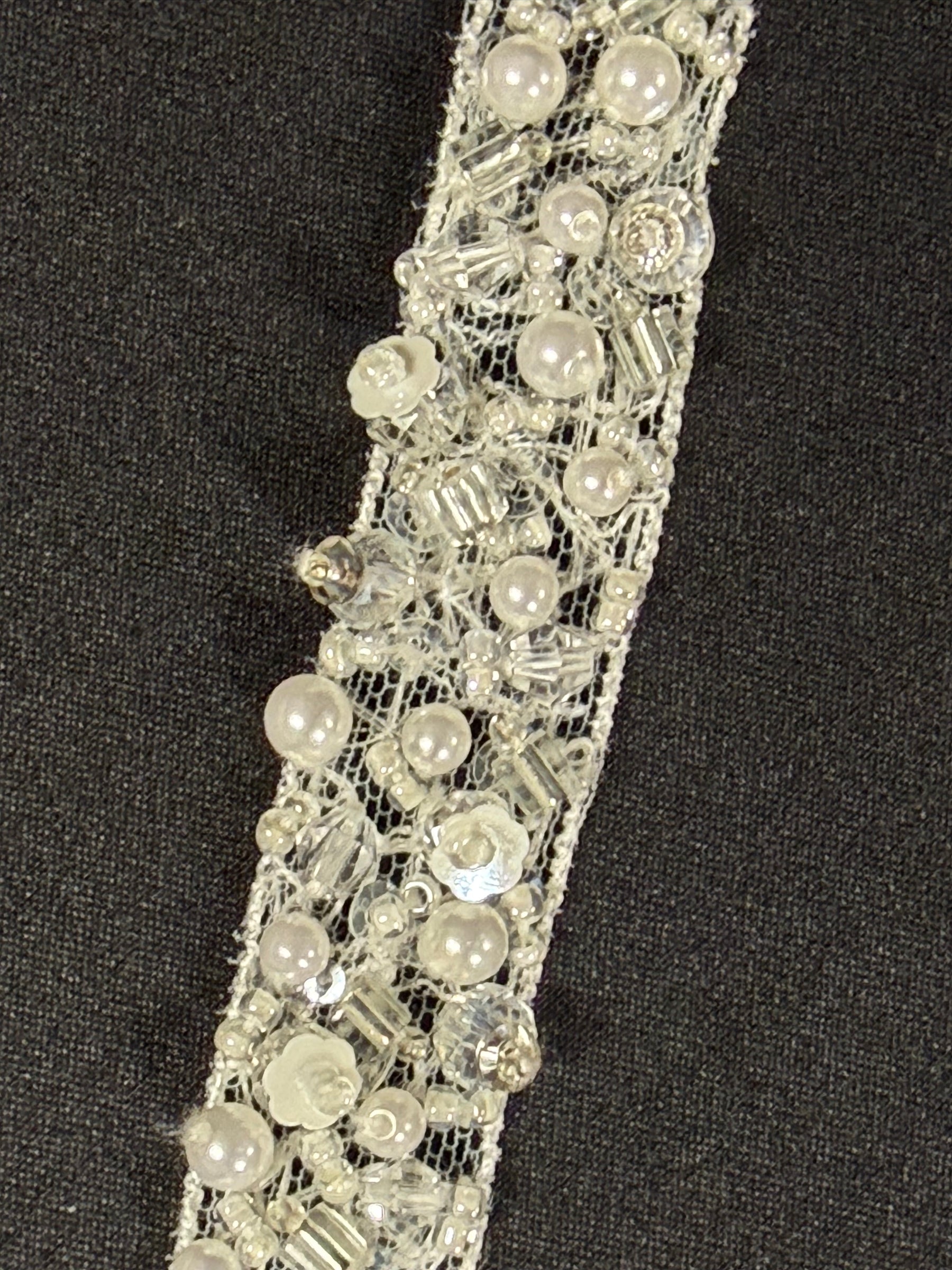 Galon en dentelle perlée ivoire - T743