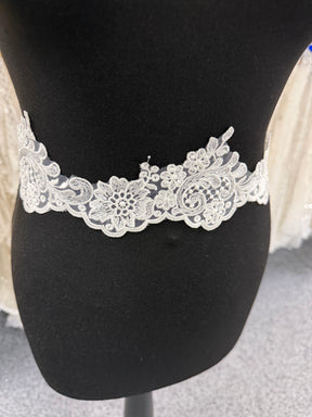Galon de dentelle brodé ivoire - T746