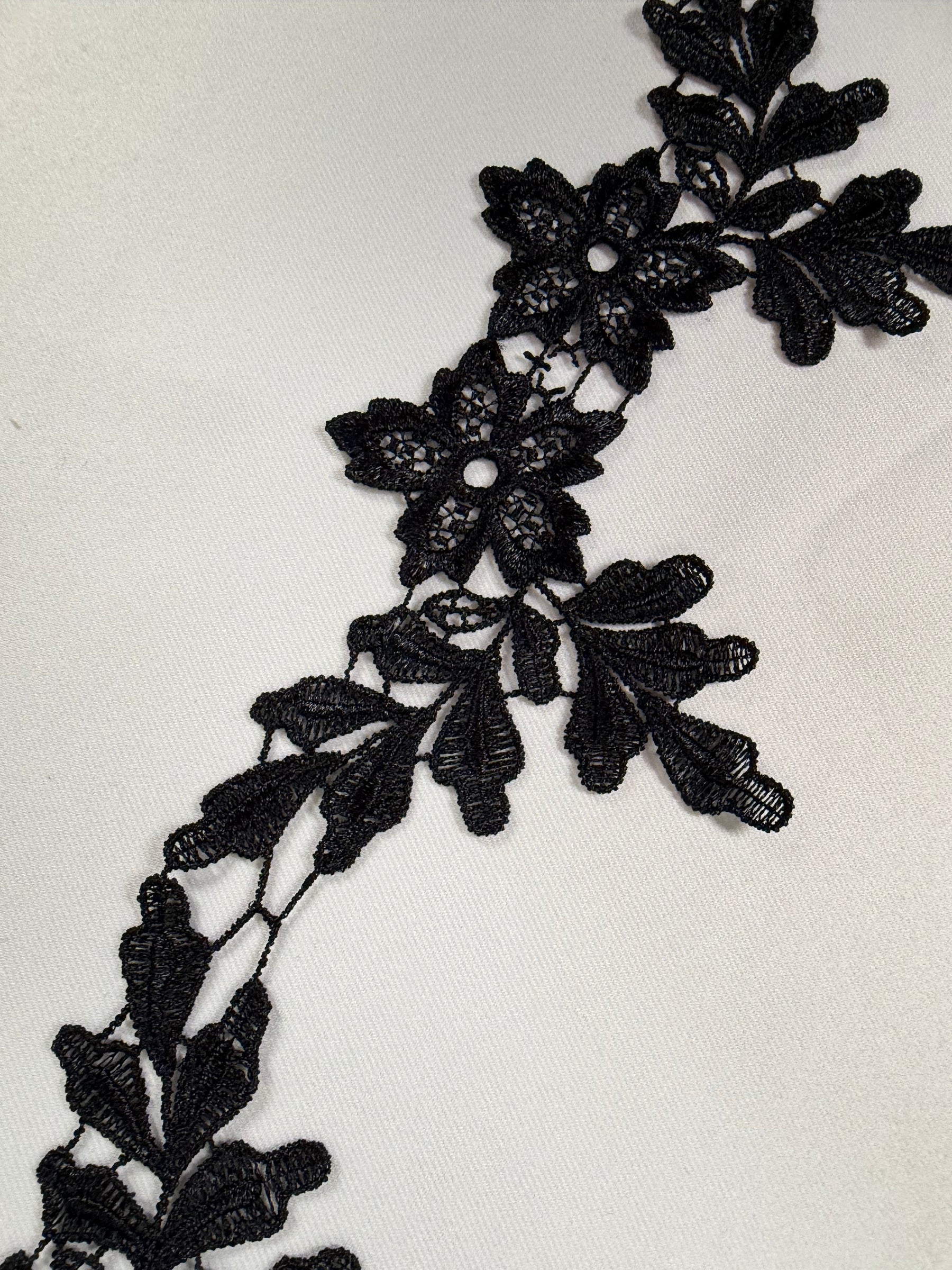 Garniture en dentelle guipure noire - T552