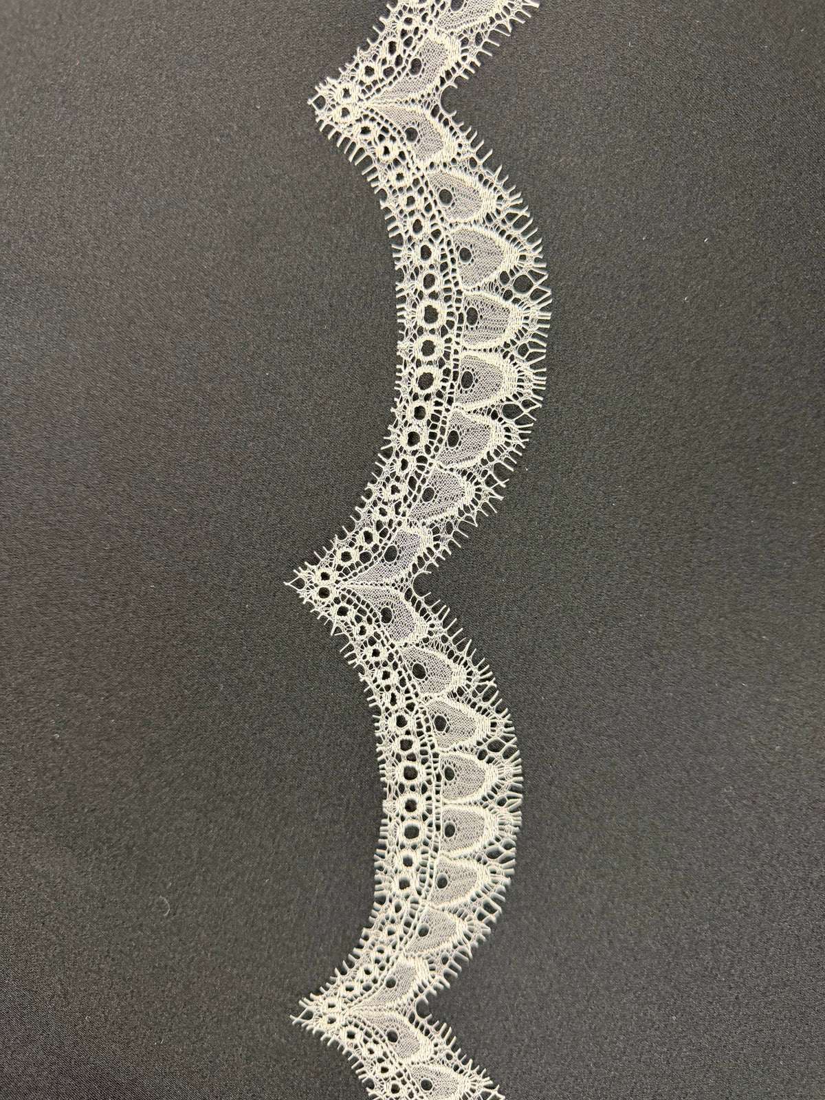Bordure en dentelle française ivoire - T595