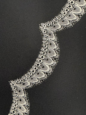 Bordure en dentelle française ivoire - T595