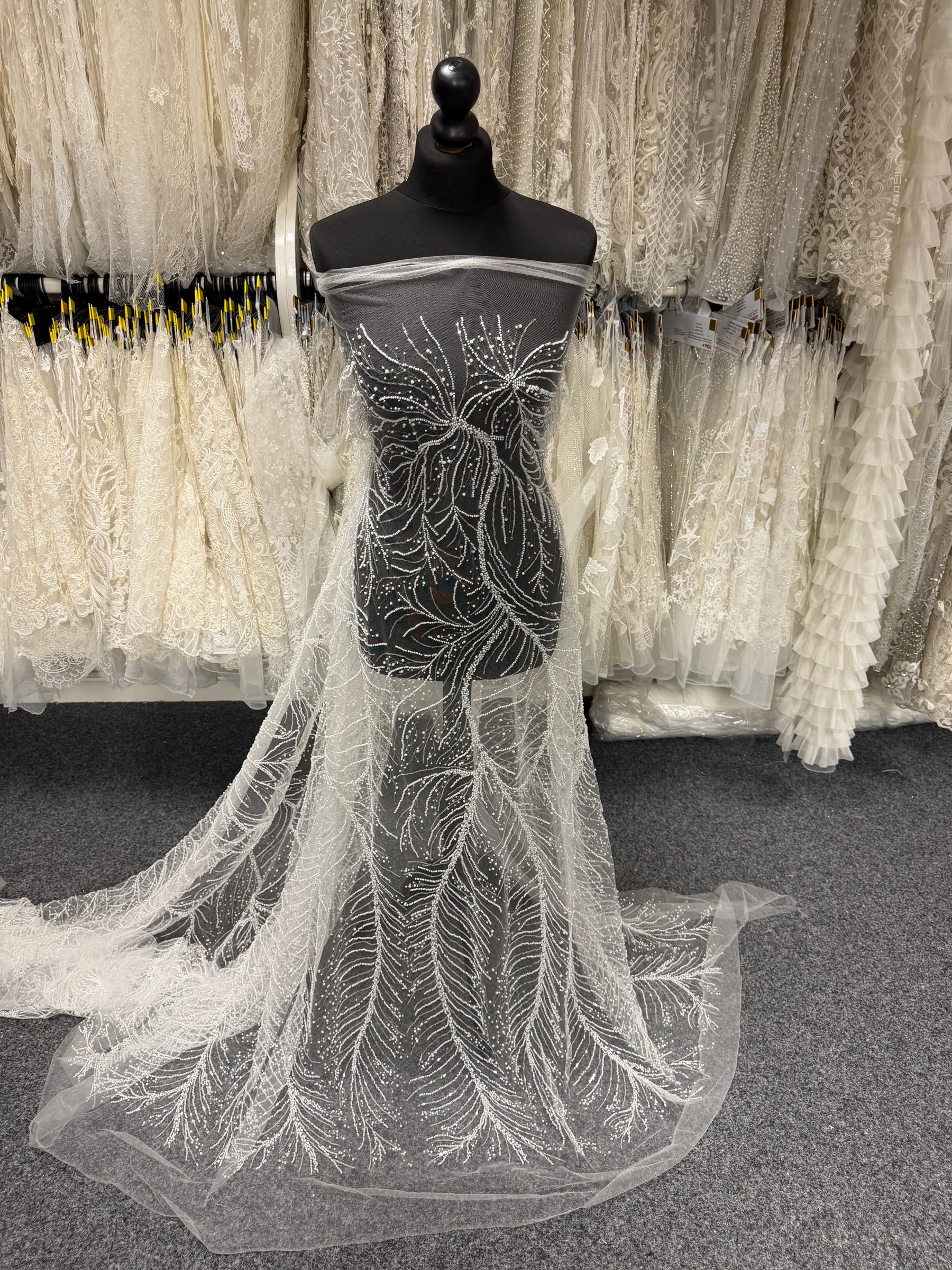 Tulle brodé de perles ivoire - EB1087