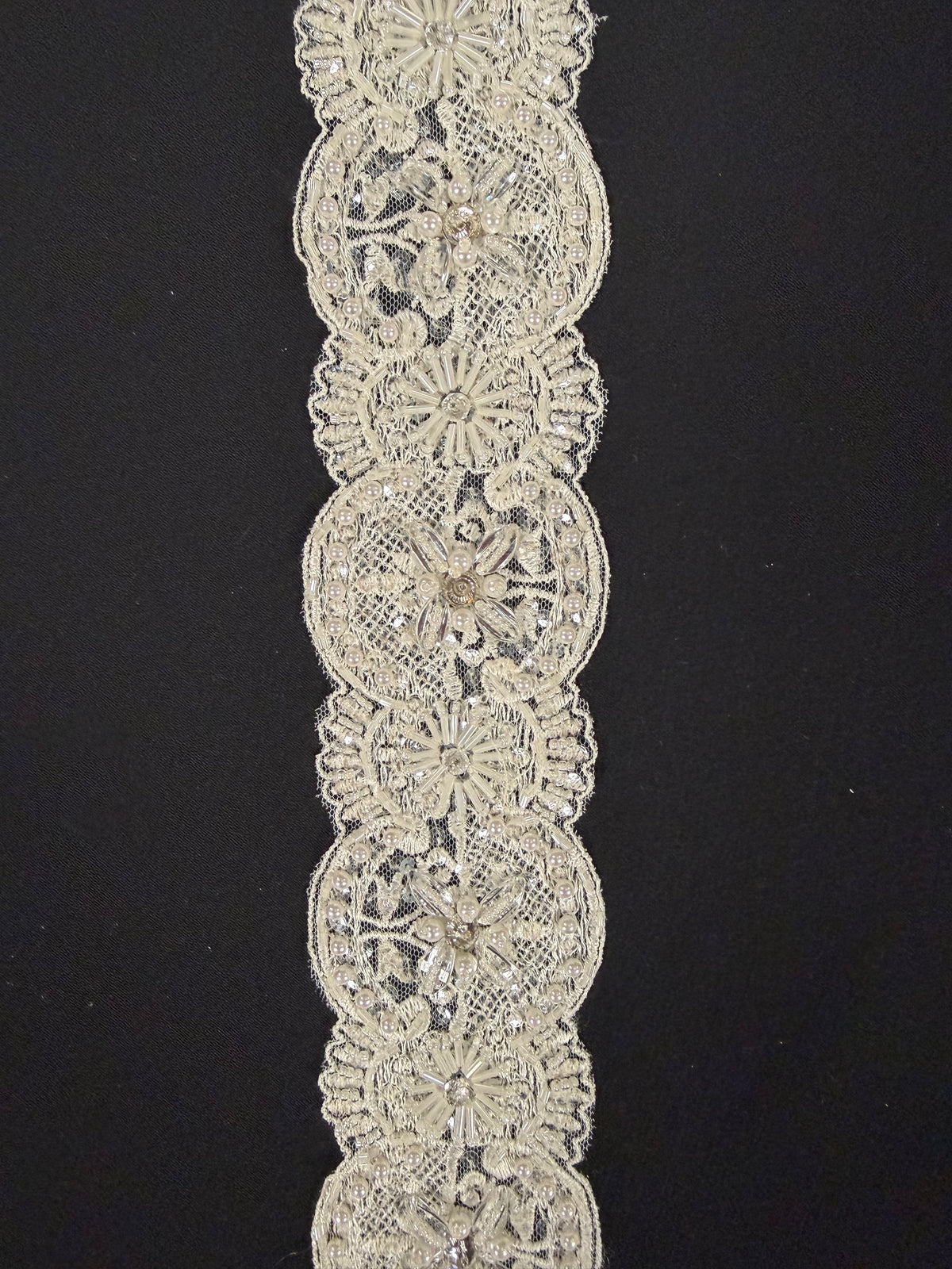Garniture en perles et sequins 3D en cristal/ivoire - T472