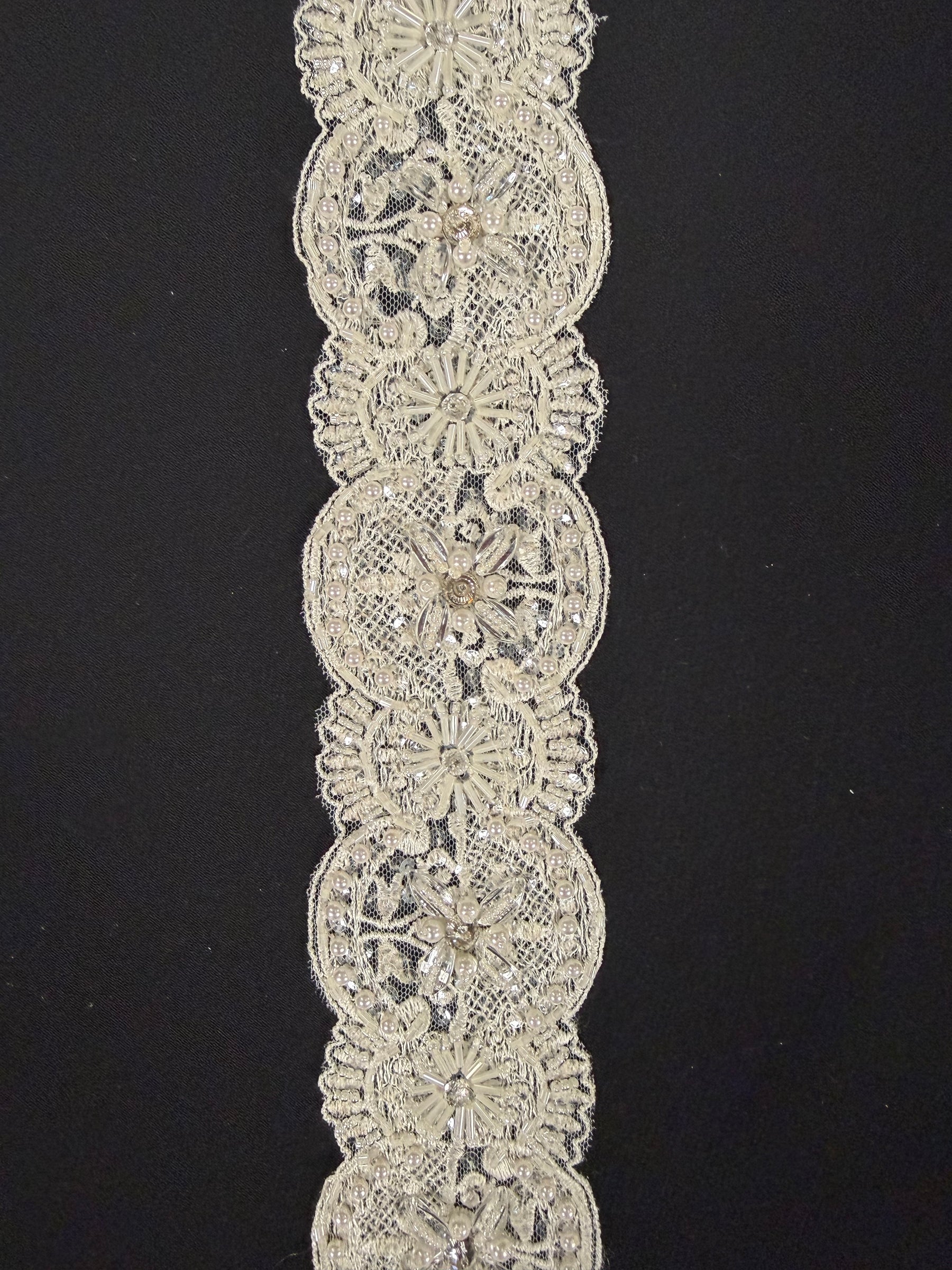 Garniture en perles et sequins 3D en cristal/ivoire - T472