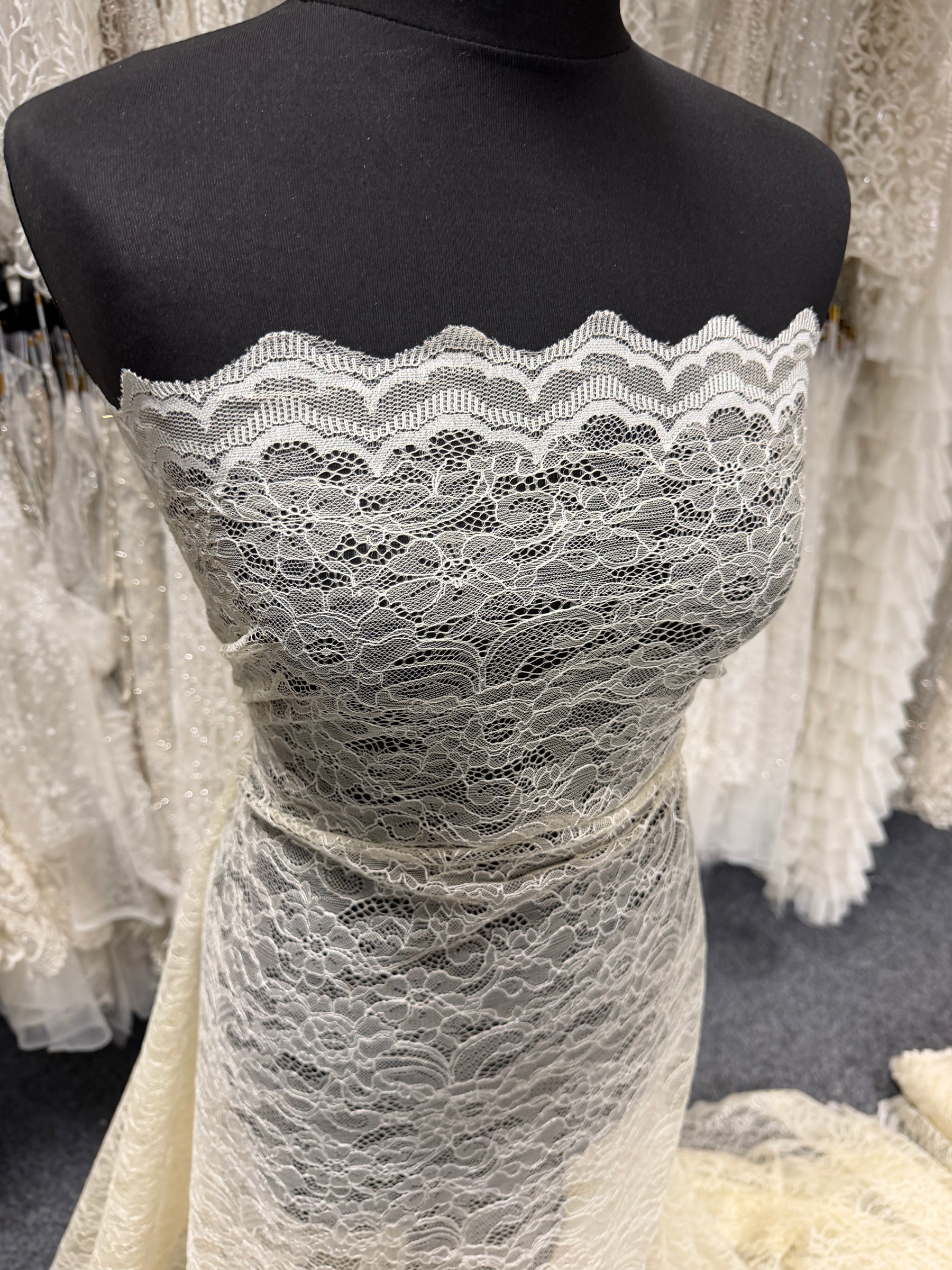 Dentelle Raschel coloris Champagne - P412