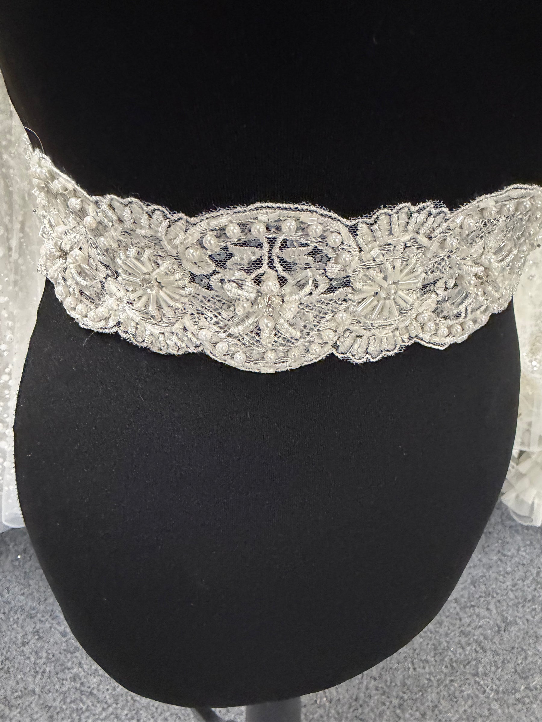 Garniture en perles et sequins 3D en cristal/ivoire - T472